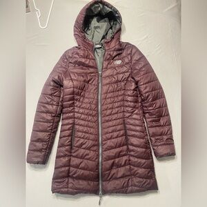 New Balance Women's Puffer Jacket in Burgundy Small